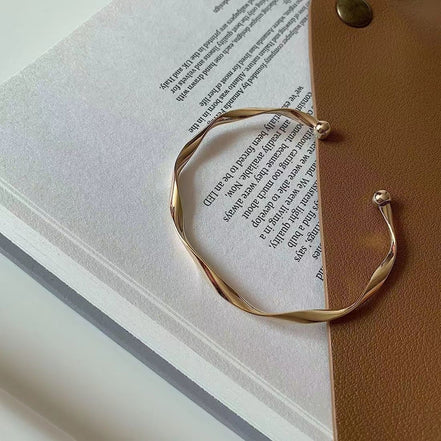 Minimalist Wave Shape Bangle