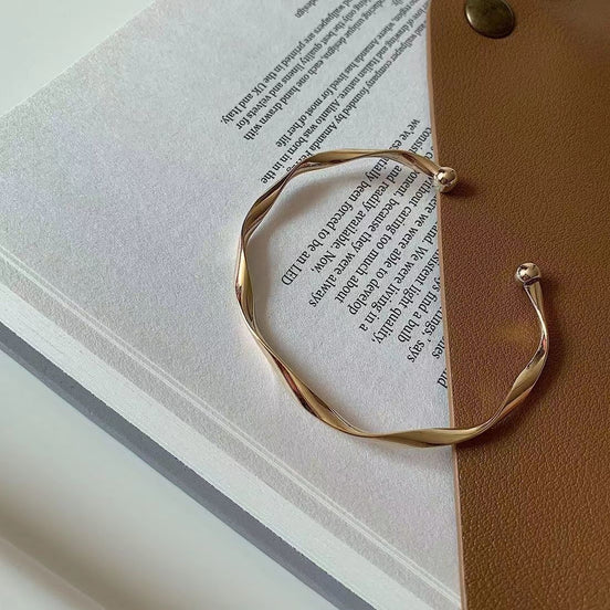 Minimalist Wave Shape Bangle