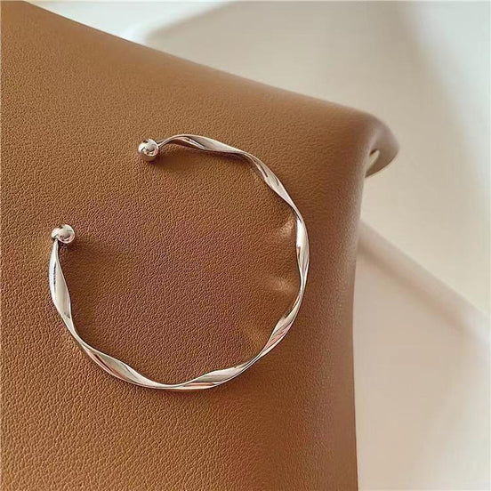 Minimalist Wave Shape Bangle