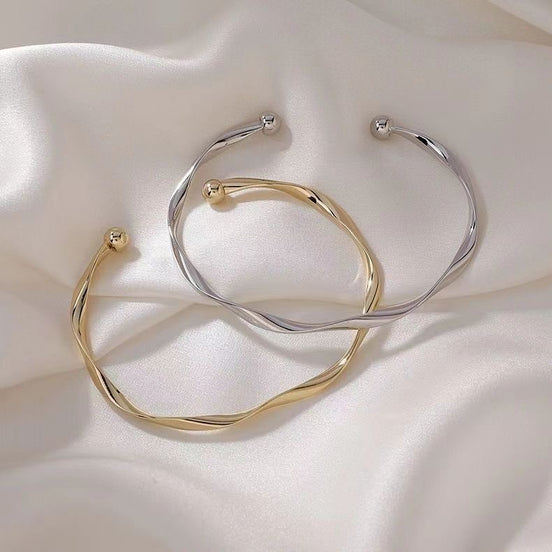 Minimalist Wave Shape Bangle