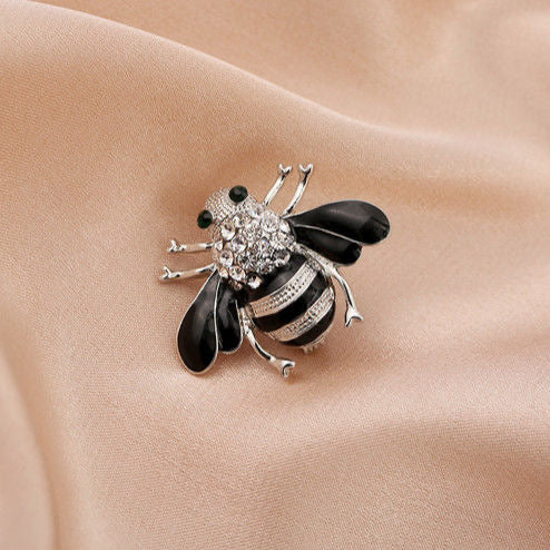 Black&White Metal Bee Brooch