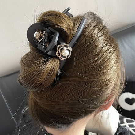 Camellia Top Matte Hair Claw Clip