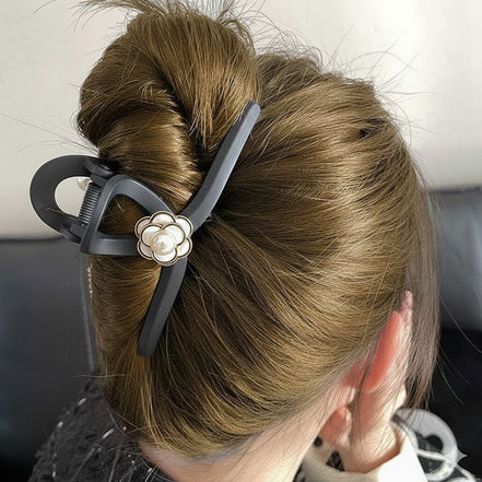 Camellia Top Matte Hair Claw Clip