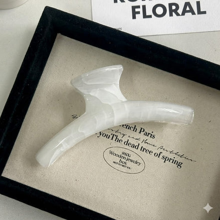 Marble Chic Curved Hair Claw Clip