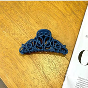 Mori Hollow Plant Hair Claw Clip
