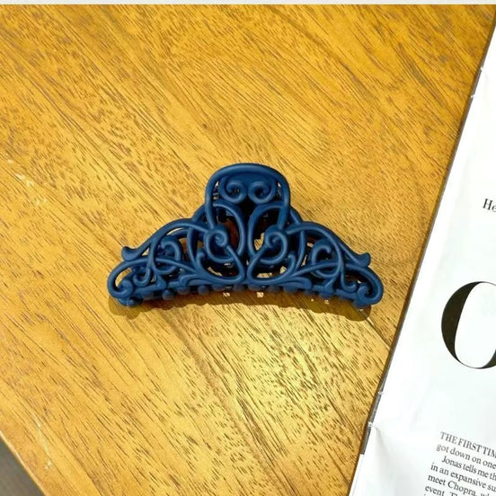 Mori Hollow Plant Hair Claw Clip