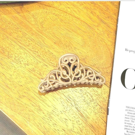 Mori Hollow Plant Hair Claw Clip