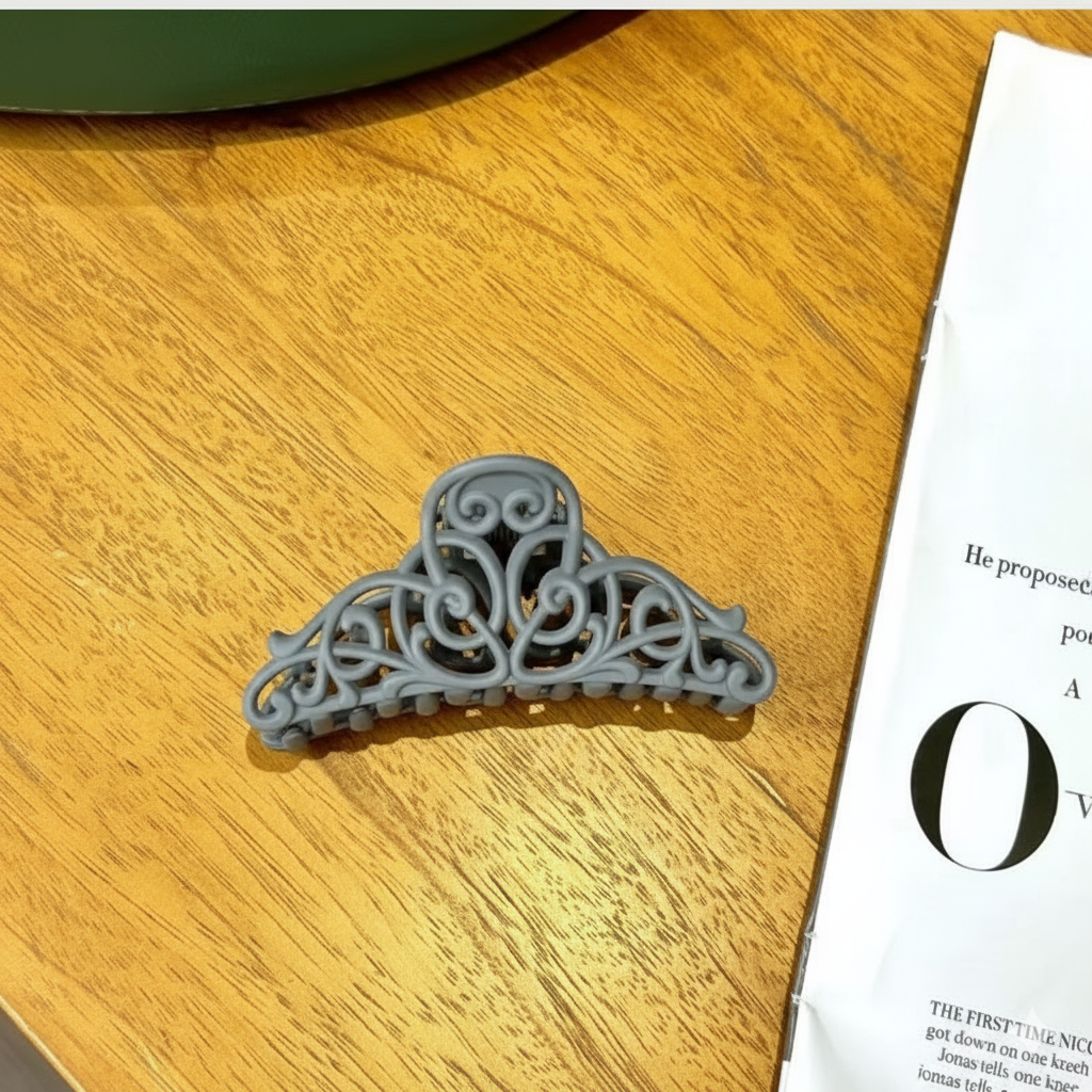 Mori Hollow Plant Hair Claw Clip