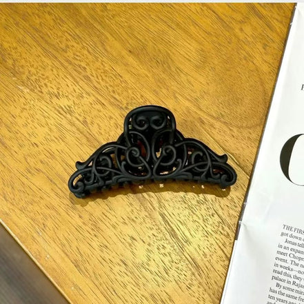 Mori Hollow Plant Hair Claw Clip