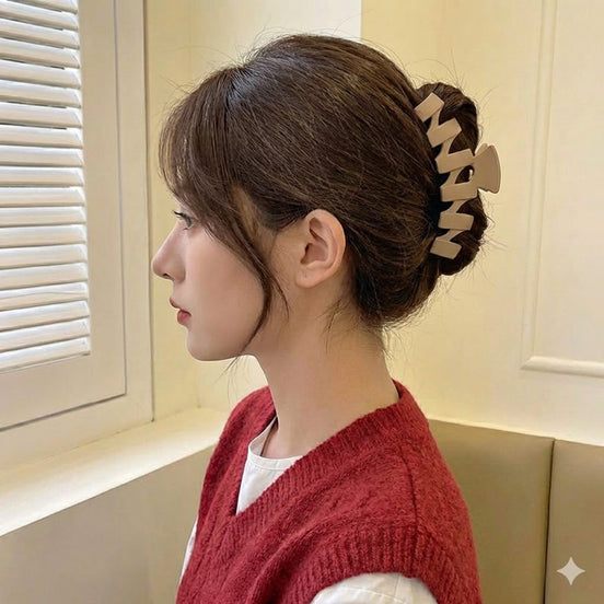 Matte Z-Line Hair Claw Clip