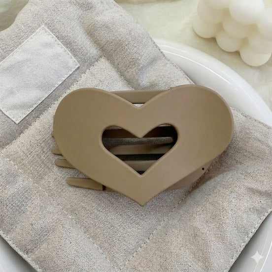 Maillard Style Matte Heart-shape Flat Hair Claw Clip