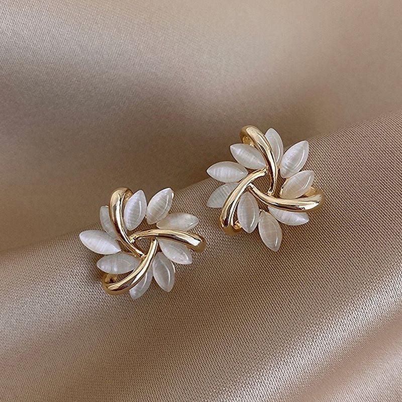 Cat's Eye Petals Earrings