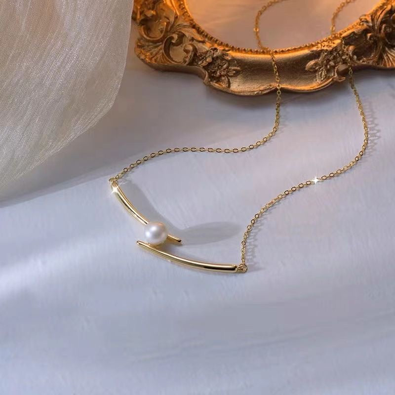 Minimalist Pearl Pendant Necklace