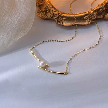 Minimalist Pearl Pendant Necklace