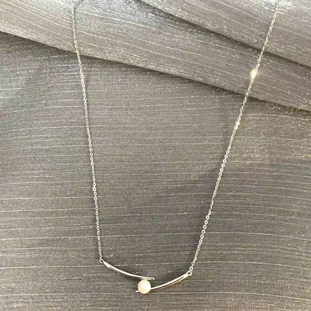 Minimalist Pearl Pendant Necklace