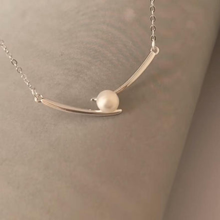 Minimalist Pearl Pendant Necklace