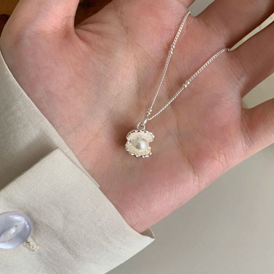 Pearl Of Shell Pendant Necklace